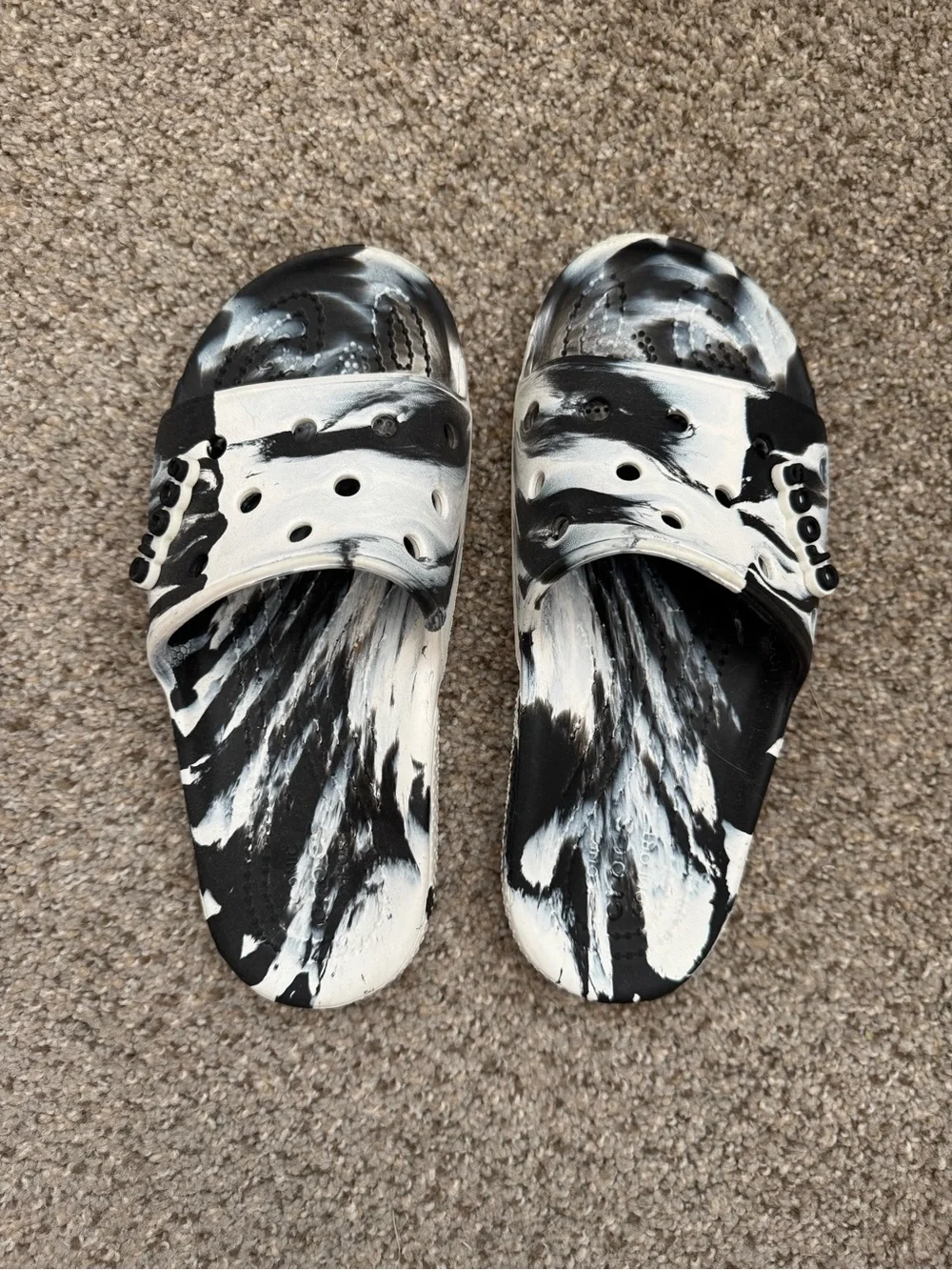 CROCS Black & White Marbled Slide Sandals women’s size 6